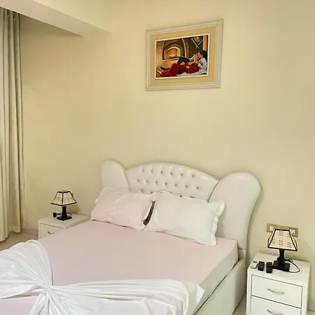 Ξενοδοχείο Hotel Gjyshi 3*