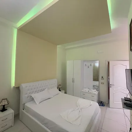 Hotel Gjyshi 3* Τίρανα